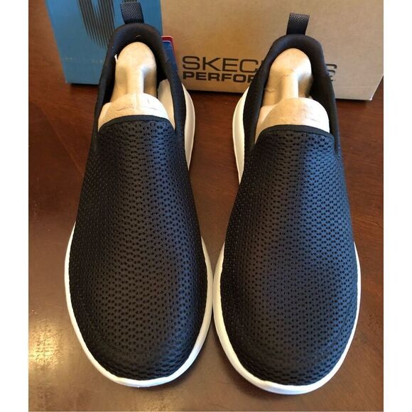 SKECHERS - NWTIB - M Sz 7W -Go Walk Max Performance Sneakers/Black w/White Soles - Picture 5 of 15